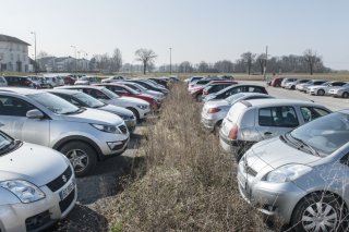 Sur les huit premiers mois de l'année, avec 1'046'432 immatriculations, le marché français des voitures particulières neuves est en baisse de 7,14%. (archive) KEYSTONE/CHRISTIAN BEUTLER